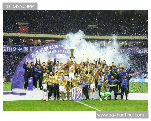 足协杯激情燃爆！上海申花与河南俱乐部点燃半场战火，迎来惊心动魄的经典对决